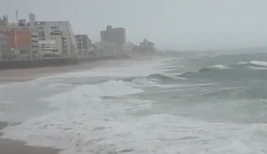 Mau Tempo: Marinha alerta para ondas de 2,5 metros no litoral baiano