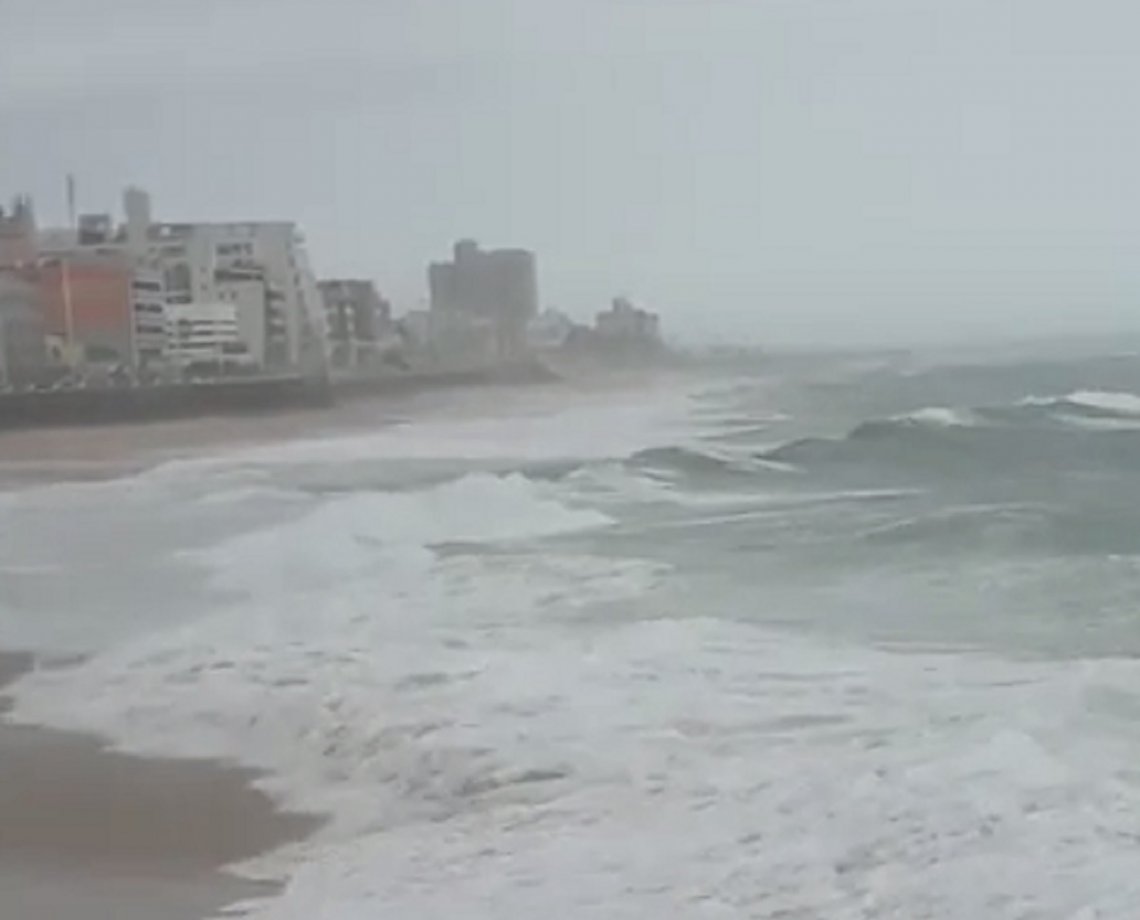 Mau Tempo: Marinha alerta para ondas de 2,5 metros no litoral baiano