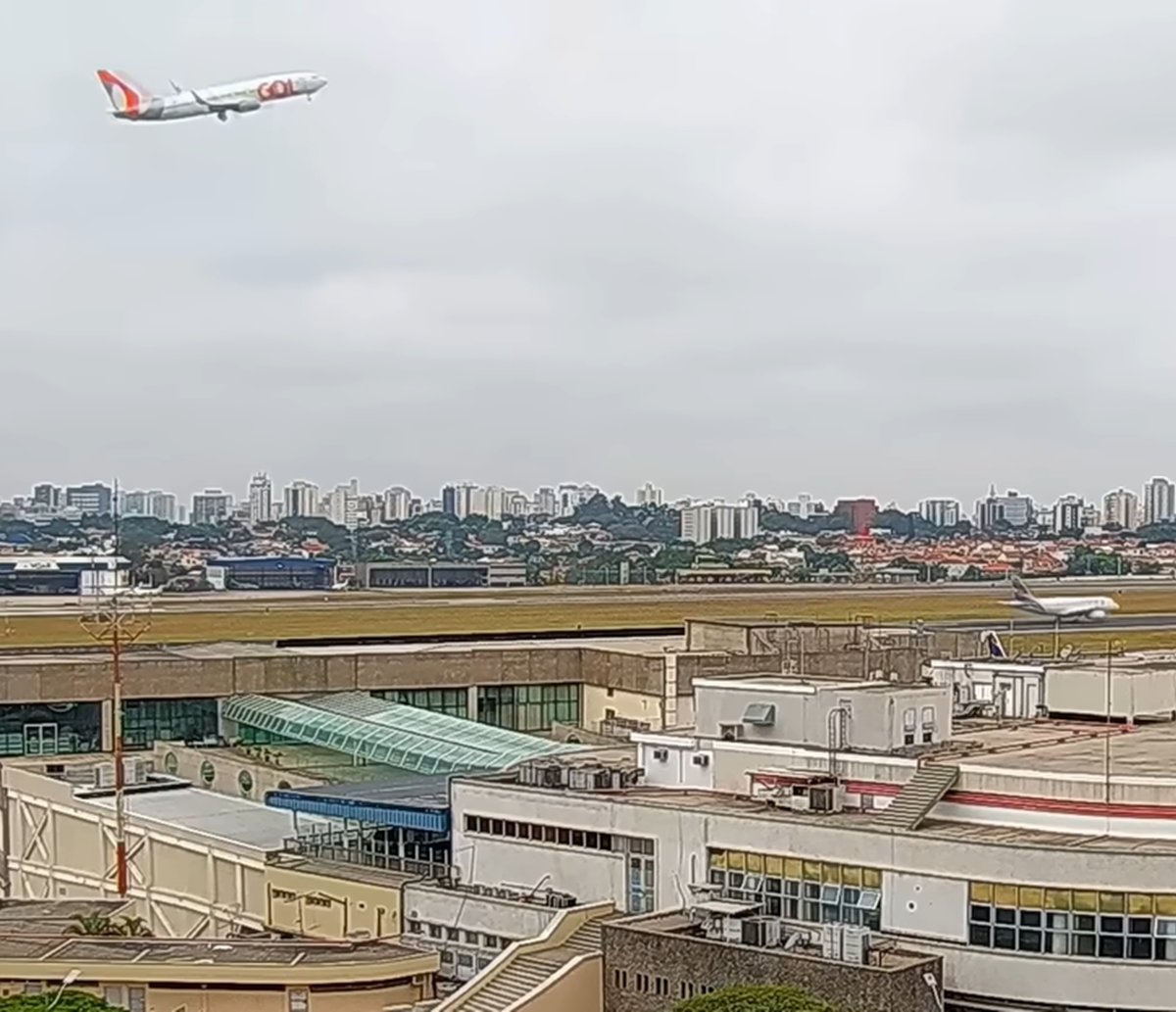 Para evitar choque, avião arremete em aeroporto de São Paulo um dia após tragédia completar 15 anos; vídeo flagra ação 