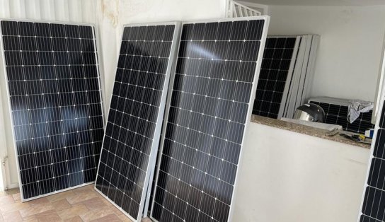 Cheio de energia! Homem é preso em flagrante após roubar 91 placas de energia solar; material foi avaliado em R$ 170 mil 