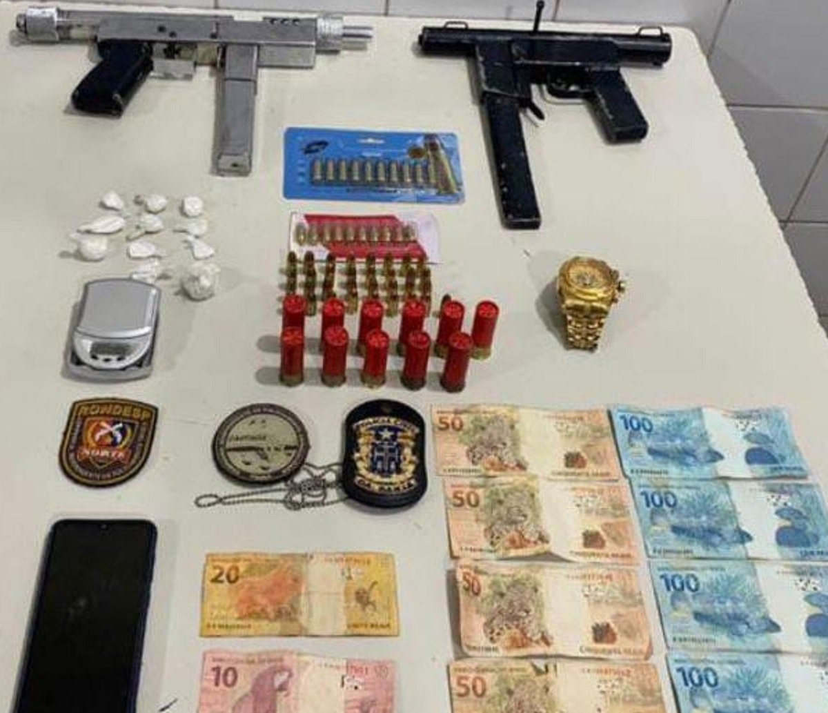 Polícia desmonta fábrica ilegal de armas e apreende duas submetralhadoras no norte da Bahia