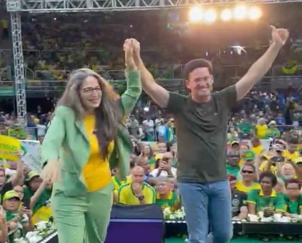 Com presença de Roma e Raissa, Bolsonaro oficializa candidatura à reeleição a presidente