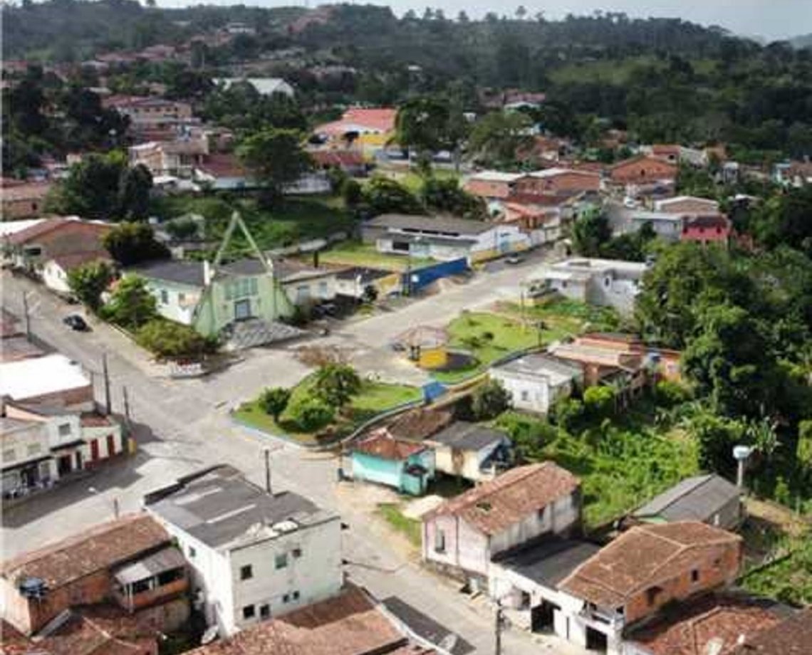 Mulher de 37 anos morre após receber golpes de faca e ser baleada na Bahia; ex-companheiro é suspeito