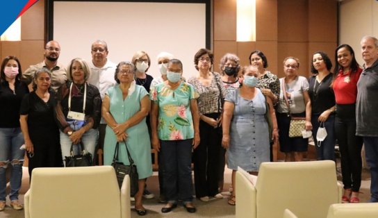 Viúvas de militares estaduais fazem protesto contra projeto que dispõe sobre pensão