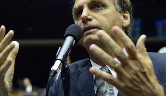 Bolsonaro diz que "presidente não cria emprego"; "transformamos em adubo todos os cocôs que fizeram"