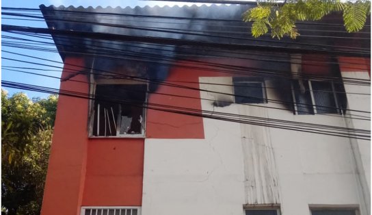 Incêndio atinge apartamento no Engenho Velho da Federação, em Salvador; veja vídeo 