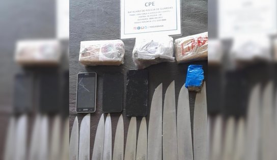 Olha a faca! Tentativa de arremessar armas brancas para dentro do presídio é frustrada e material é apreendido pela PM