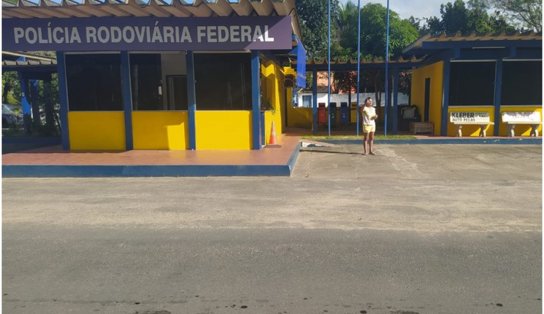 PRF socorre mulher que perambulava às margens de rodovia e promove reencontro com a família