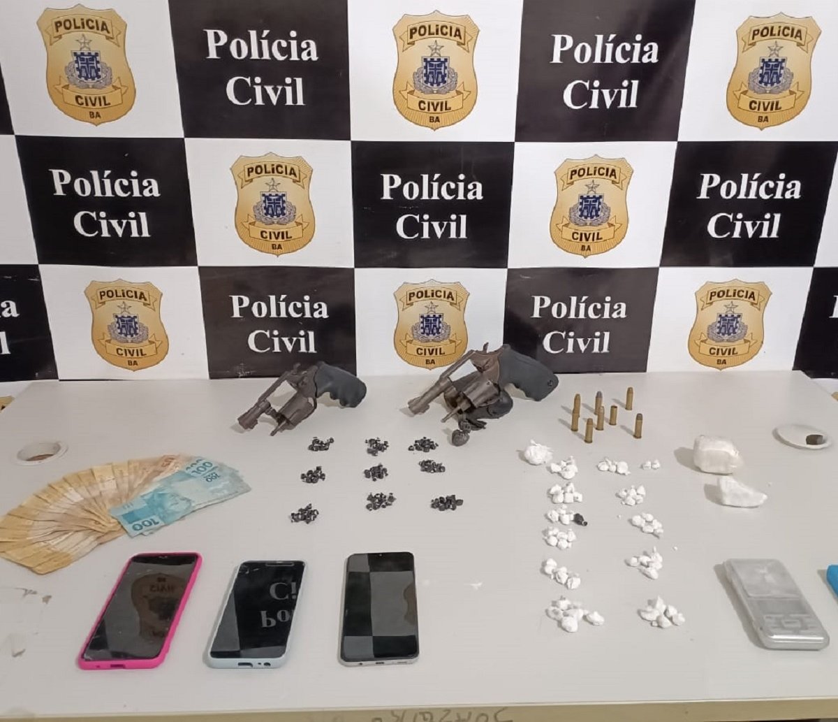 Trio é preso por tráfico de drogas no Norte da Bahia; armas e entorpecentes foram apreendidos