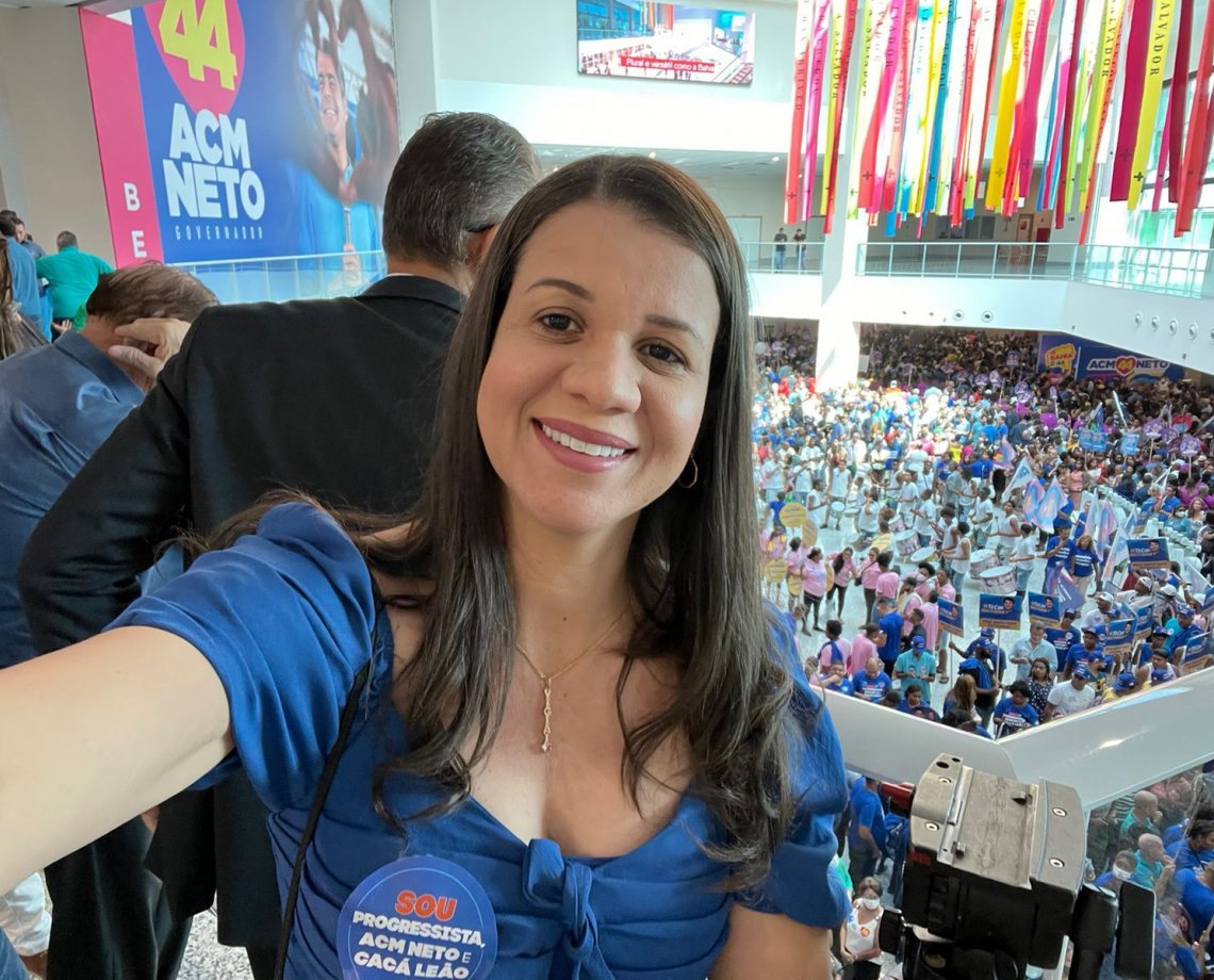Viúva de Irmão Lázaro, Vânia Silva oficializa candidatura à ALBA em convenção de Neto e promete ‘continuar legado’ do pastor