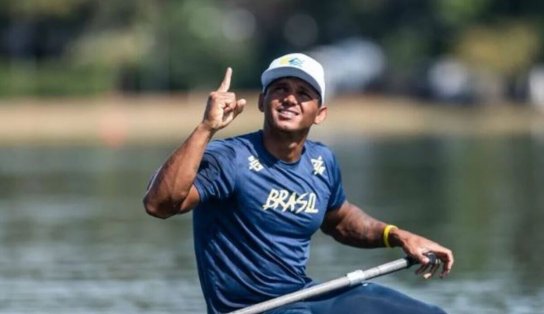 Baiano Isaquias Queiroz é campeão mundial de canoagem na modalidade 500 metros 