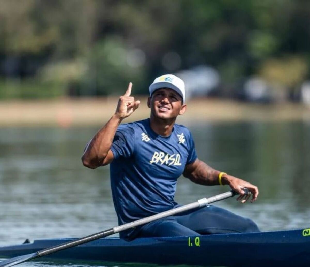 Baiano Isaquias Queiroz é campeão mundial de canoagem na modalidade 500 metros 