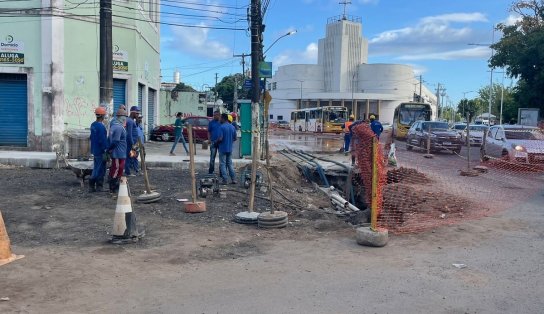 Obras de macrodrenagem deixam trânsito prejudicado na região do Largo de Roma, em Salvador 