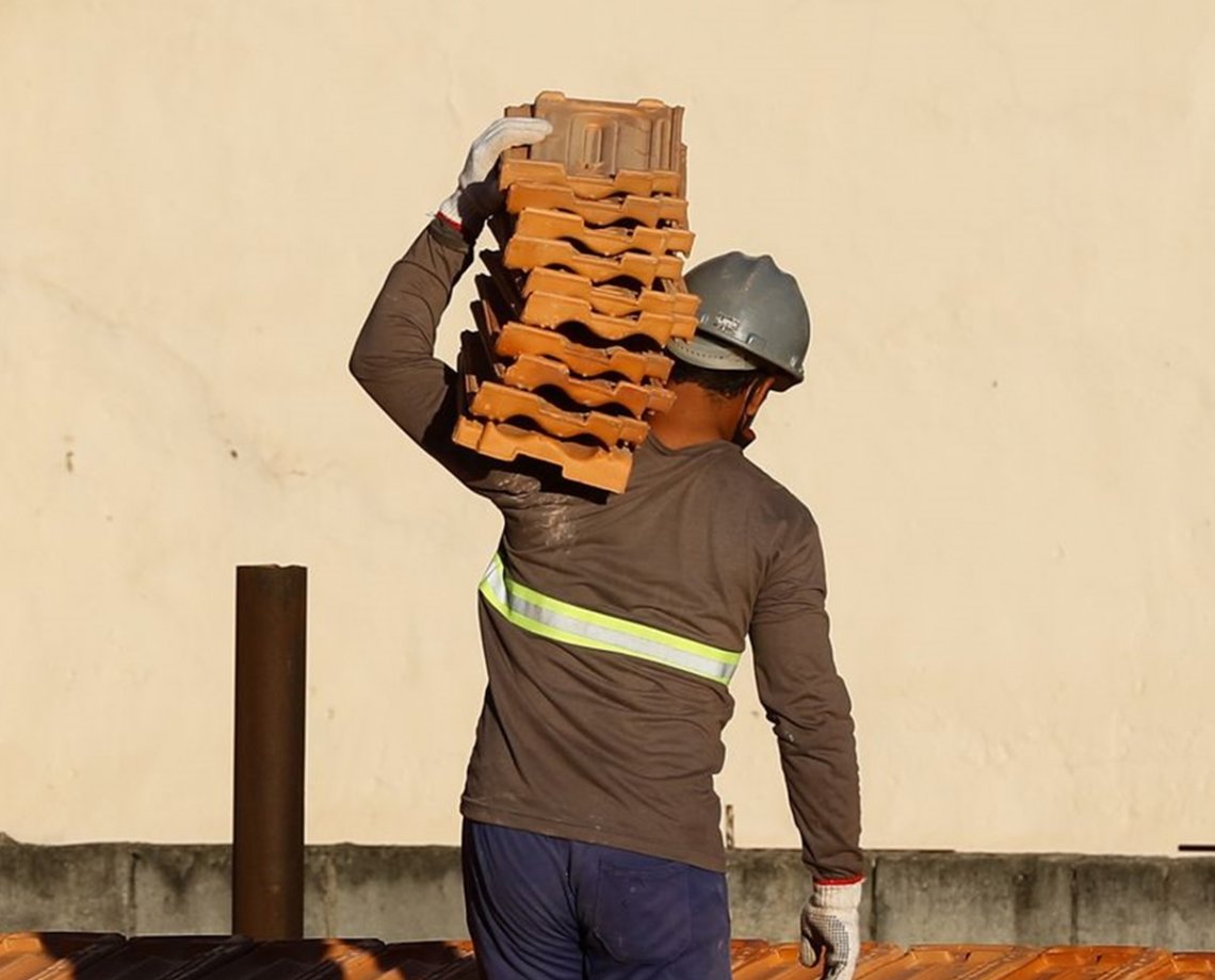 Curso gratuito para pedreiros, eletricistas e pintores é oferecido pelo Senai e Coelba; veja como se inscrever
