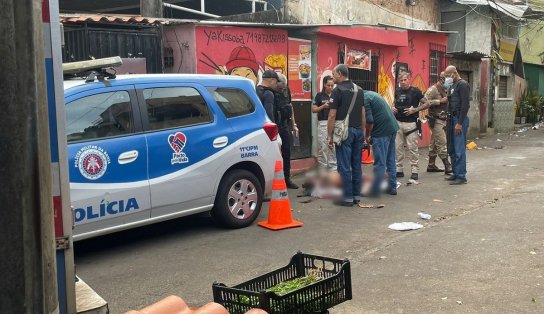 Corpo de mulher é deixado em via pública por ocupantes de carro no bairro da Barra, em Salvador