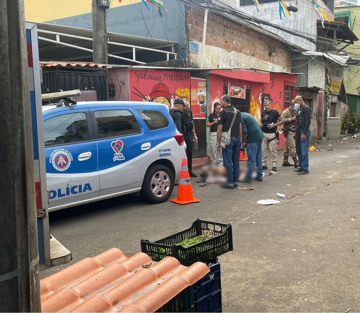 Corpo de mulher é deixado em via pública por ocupantes de carro no bairro da Barra, em Salvador