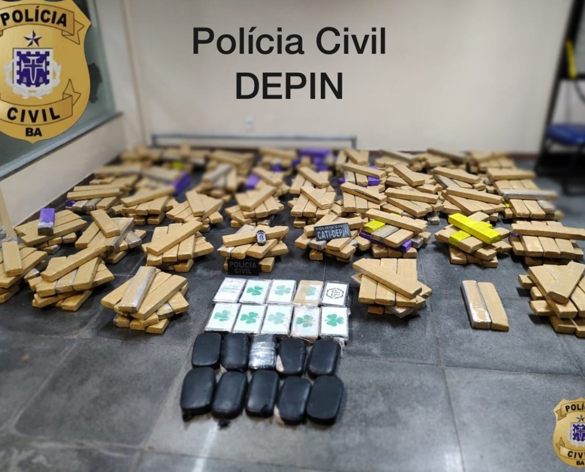 Polícia acha R$ 1 milhão em drogas que eram transportadas dentro de ônibus de passeio em Feira de Santana