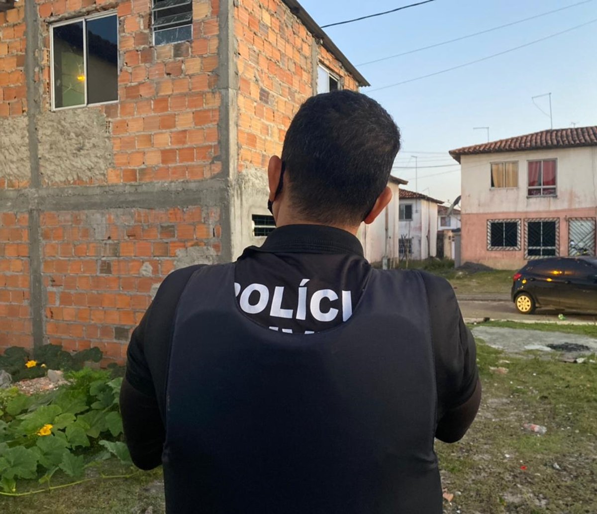 Revoltado com tapa na cara durante "bebedeira", homem mata mulher a pedradas na Bahia e acaba preso  