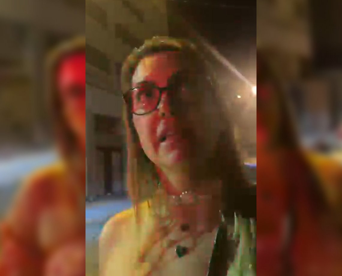 Do nada, médica ordena que PM encontre lugar para ela estacionar, ouve que ele "não é flanelinha" e se revolta; "sou filha de juíza"