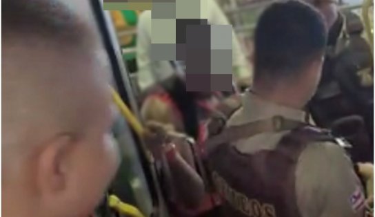 Vídeo: policial militar agride torcedor do Vitória com tapa no rosto dentro de ônibus; “Vá, desça! Passa logo aí!”