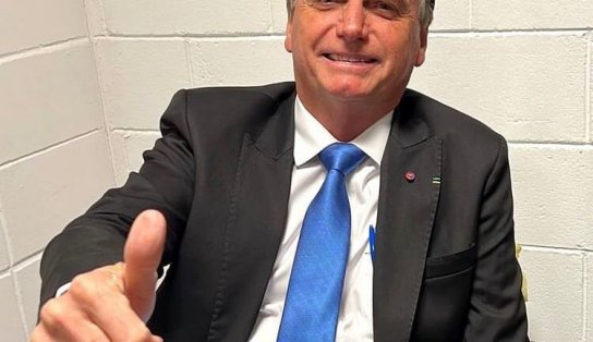 Bolsonaro firma compromisso de respeitar resultado das eleições ao vivo pela primeira vez, mas com condição