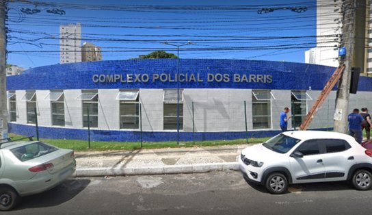 Suspeito de homicídio é encontrado andando livremente com mandado de prisão