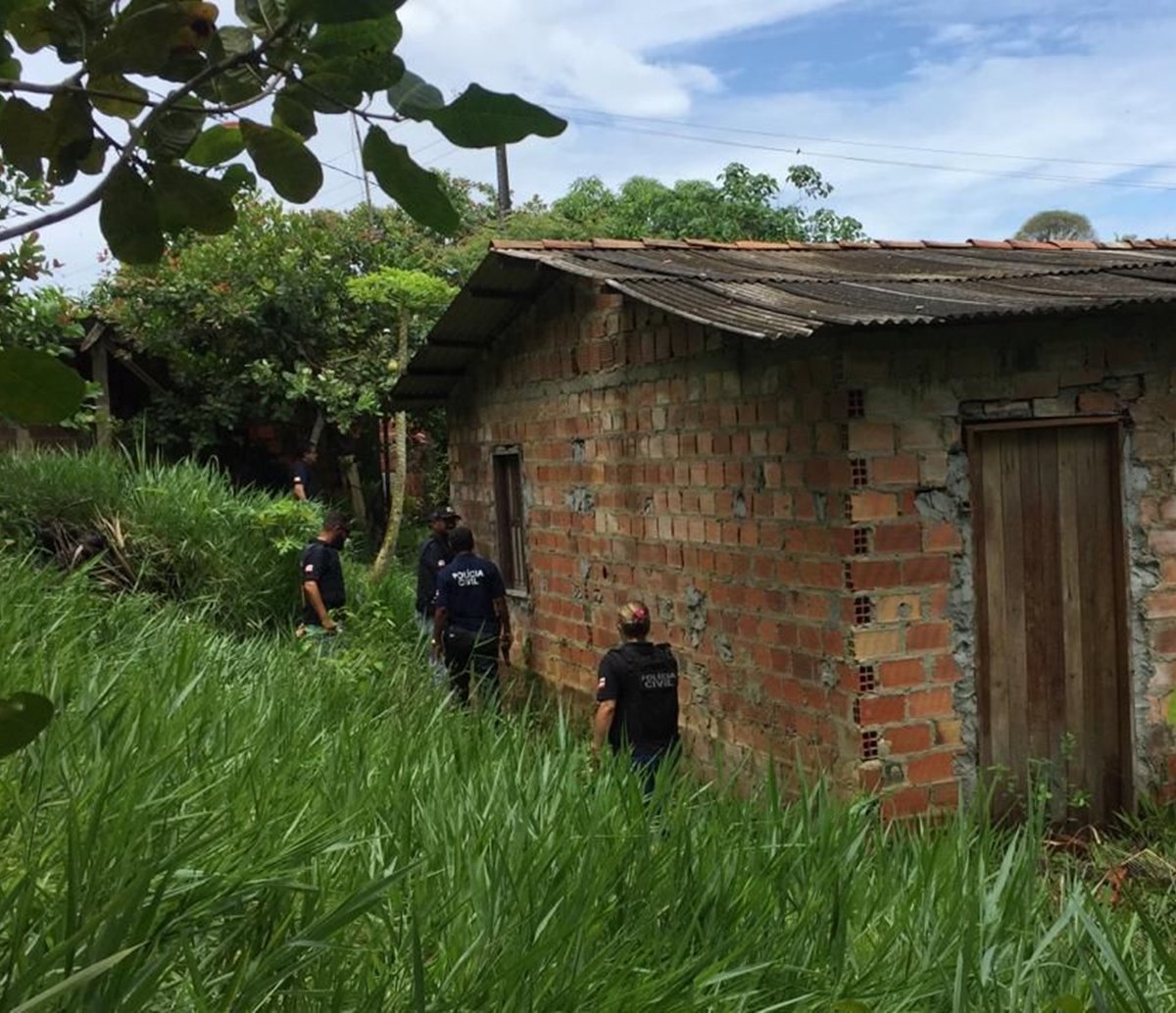 Idoso de 74 anos é preso por estuprar neta da companheira na Bahia; sangue em banheiro chamou a atenção  