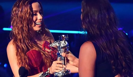 Anitta é primeira artista brasileira a ganhar um prêmio VMA; veja vídeo