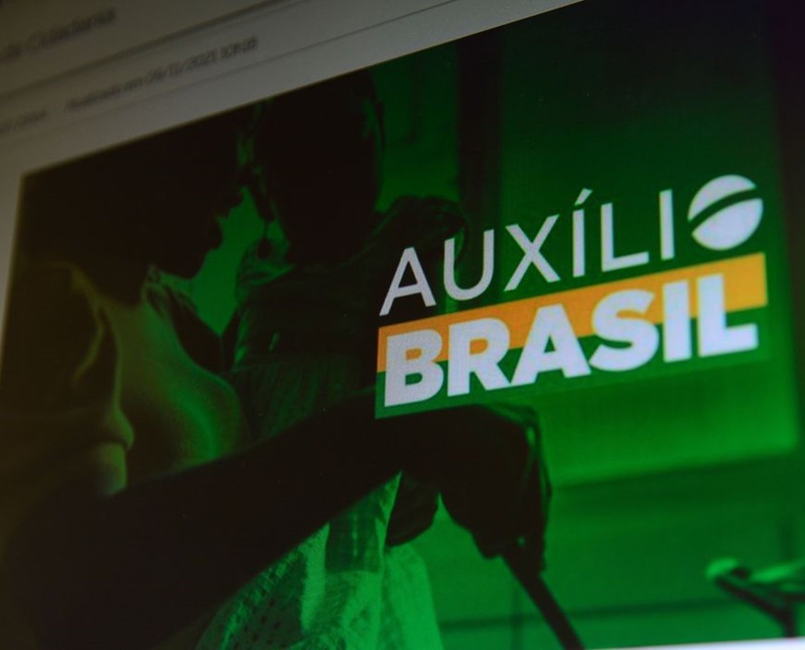 Valor do Auxílio Brasil será de R$ 405 em 2023 e não de R$ 600; entenda