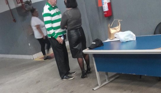 Jornalista baiano é preso após tentar acariciar e beijar adolescente em shopping de Salvador; vítima seria neta de PM 