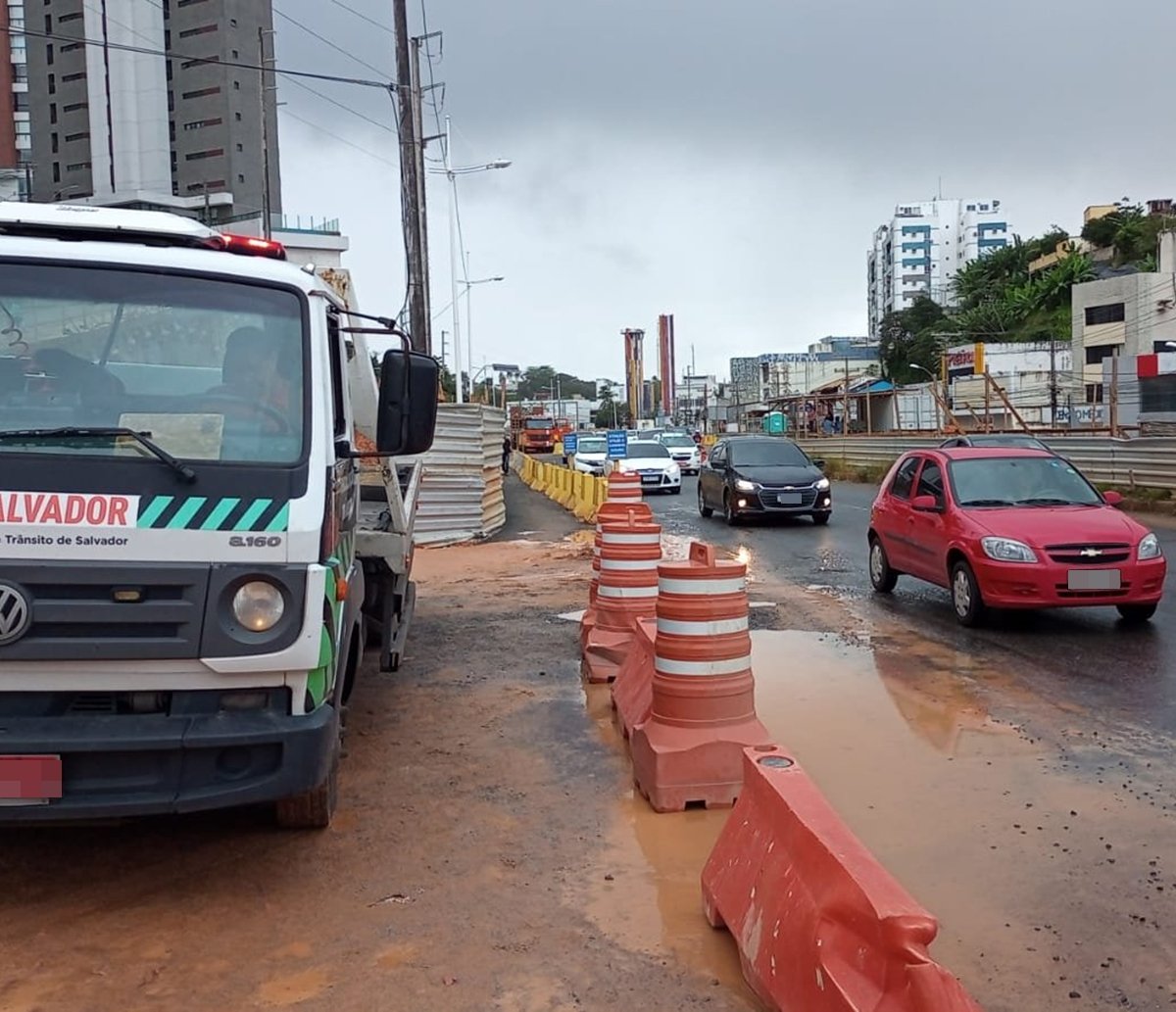 Salvador tem tráfego modificado na região do Lucaia por conta das obras do BRT, confira 