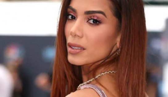 Em Miami, Anitta vai a show de Leo Santana com blusa transparente e mostra demais; confira