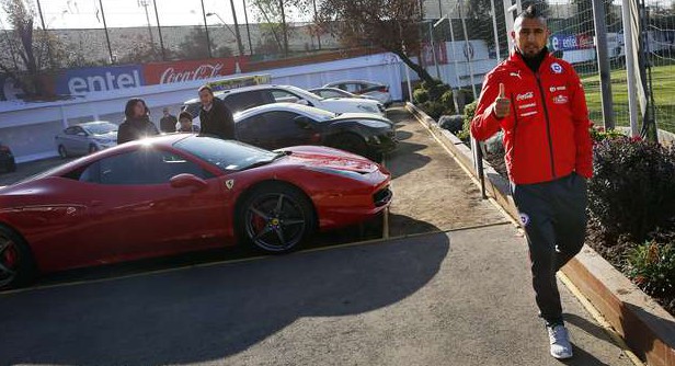 Após bater Ferrari, craque do Chile Arturo Vidal sofre ferimentos leves e é preso