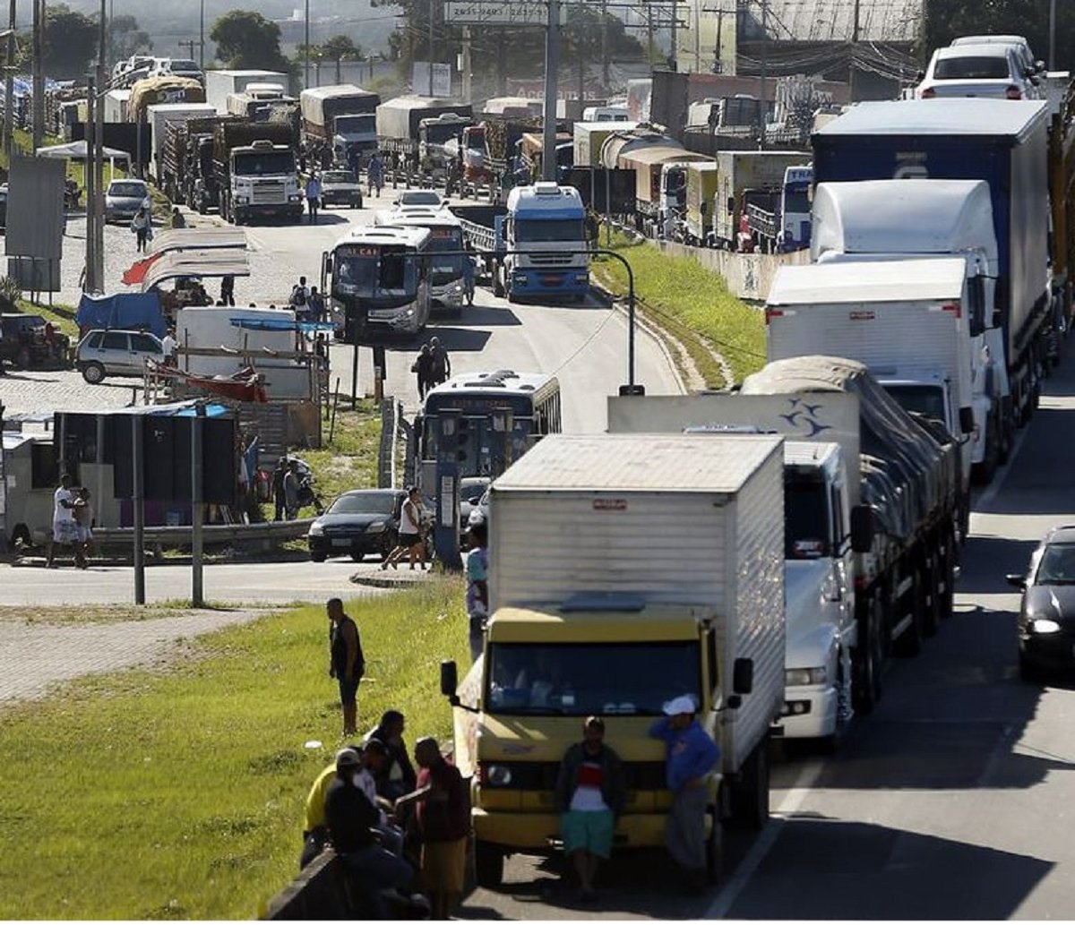 Repescagem do Auxílio Caminhoneiro será paga nesta terça-feira; cada um receberá R$ 2 mil 