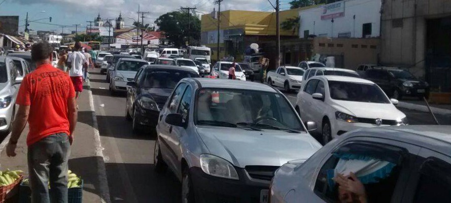 Movimento no entorno do ferry ainda complica trânsito na Cidade Baixa