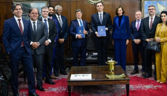 Edvaldo Brito participa de solenidade com presidentes do Congresso e do TSE