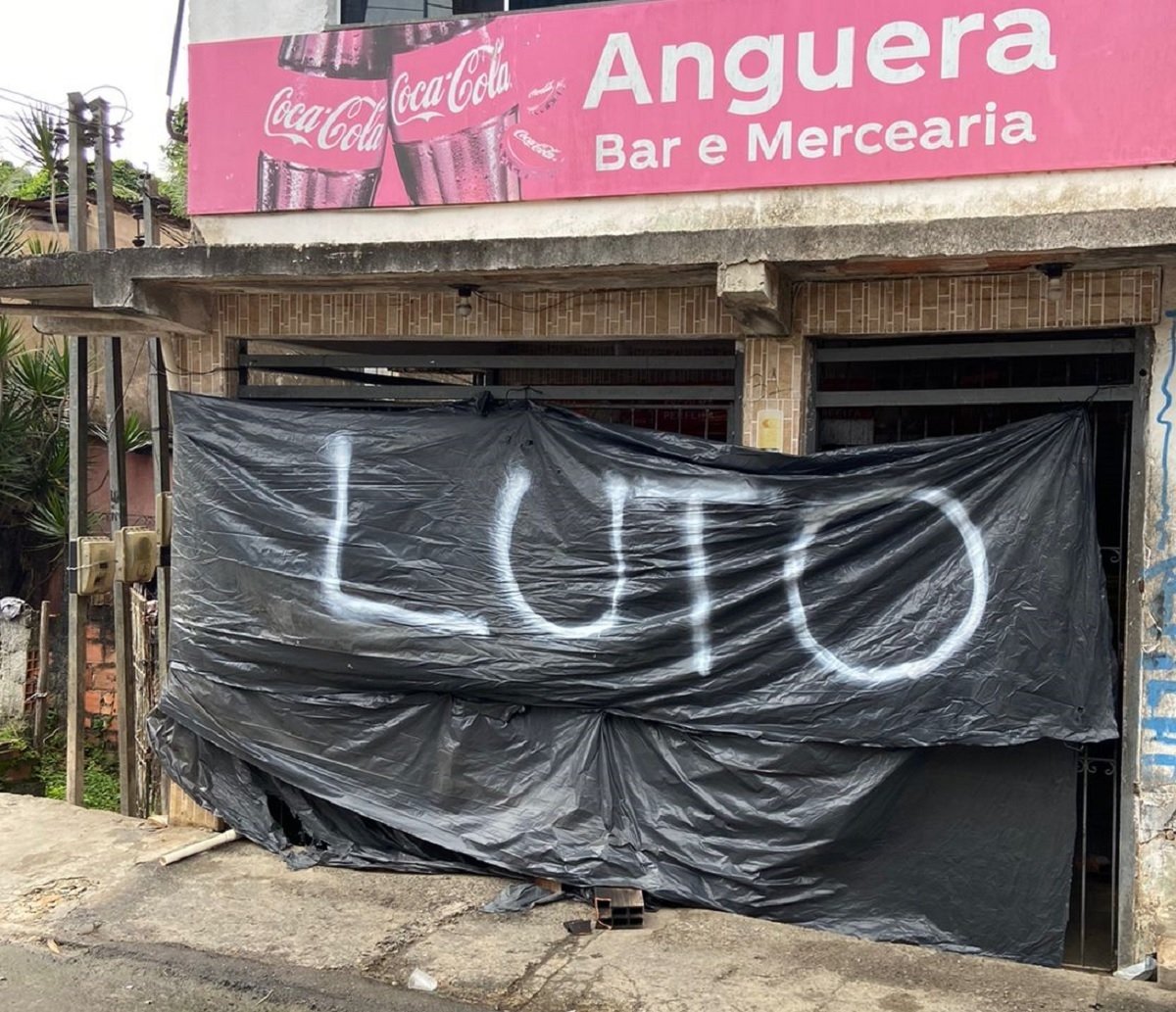 Homem de 53 anos é assassinado a tiros na frente de bar no Subúrbio de Salvador