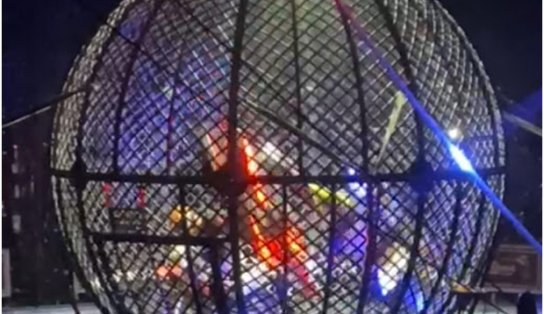 Motociclistas de "globo da morte" ficam feridos após se chocarem em circo na Bahia; assista 