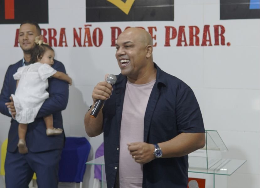 Cantor evangélico e bolsonarista, Sandro Nazireu faz campanha ‘Crente vota em Crente’ na Bahia