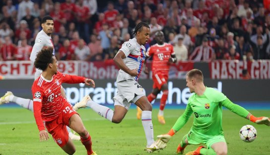 Em confronto mais aguardado da primeira fase, Bayern anula Lewandowski e bate Barcelona por 2 a 0