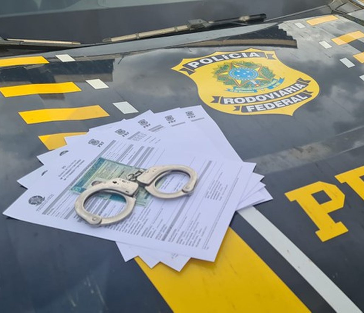 É tudo falso: motorista é preso em flagrante após entregar documentos duvidosos no interior da Bahia