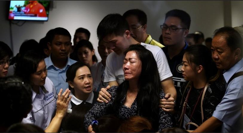 Marinha resgata mais de 40 corpos de passageiros do avião da AirAsia