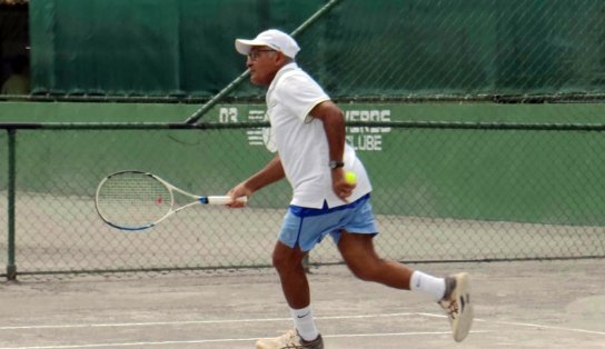 Aos 74 anos, baiano Pedro Silva é tricampeão de Torneio Internacional de Tênis: "a gente faz por amor"; veja vídeo