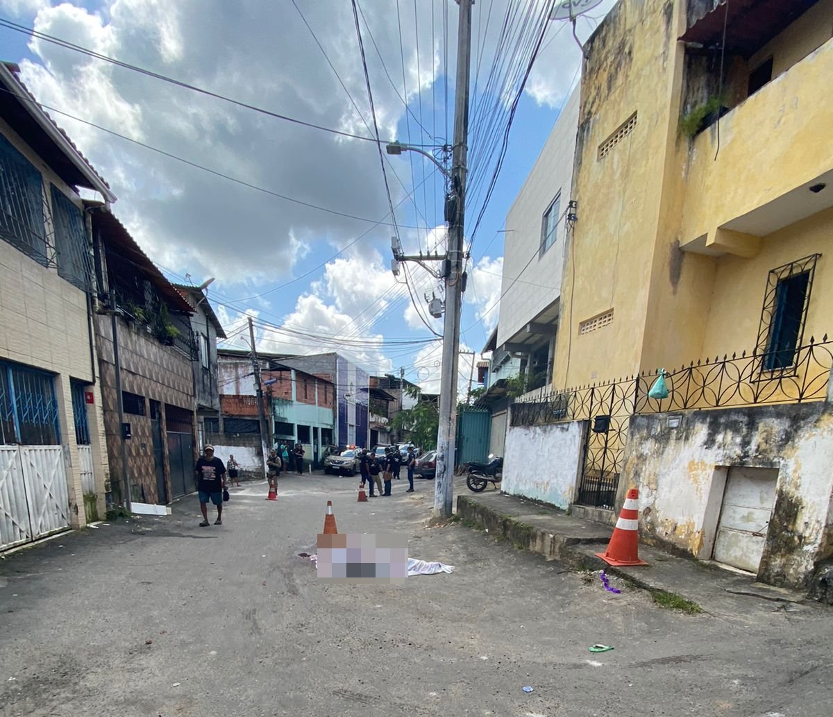 Homem é morto com pelo menos 17 tiros em Salvador; polícia apura se vítima foi alvo de traficantes  