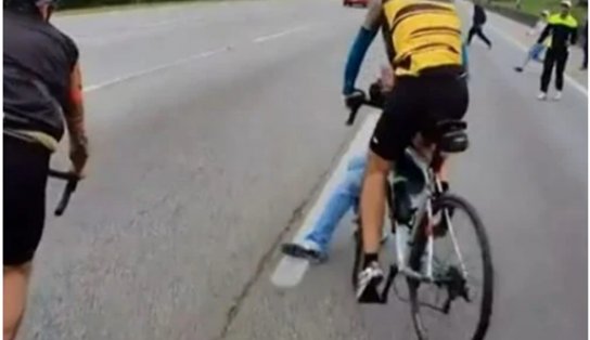 Câmera flagra bandidos derrubando ciclista para roubar bicicleta avaliada em R$ 15 mil  