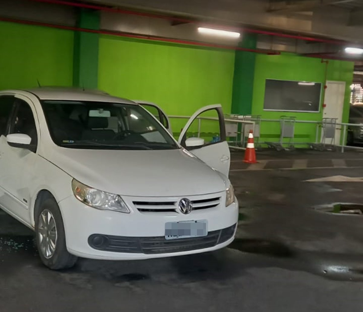 Homem morre dentro de carro estacionado no Aeroporto de Salvador; ele tinha dois botijões de gás no veículo  