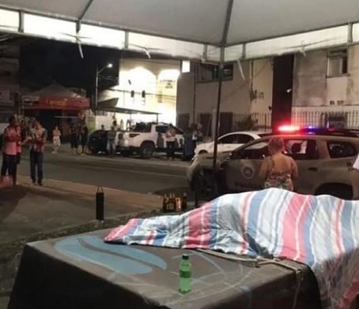 Idoso de 69 anos é morto a tiros em estabelecimento comercial no bairro do Doron