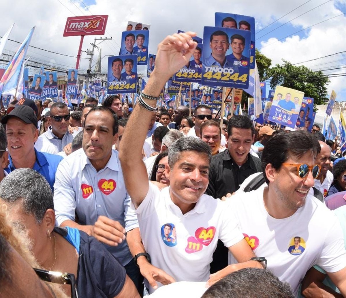 ACM Neto faz carreata no Bonfim e é seguido por militantes; vídeo mostra tudo  