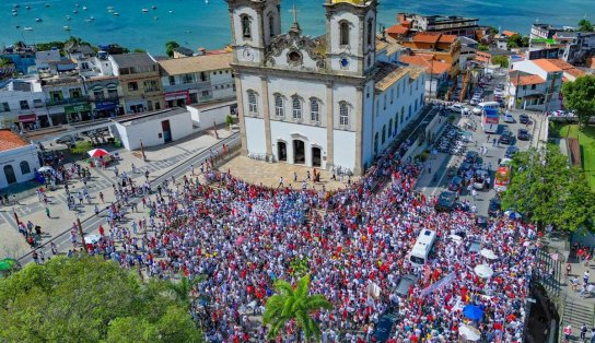 Carreata de Lula em Salvador leva multidão, entoa gritos contra Bolsonaro e tem onda de furtos; esposa de deputado foi vítima  