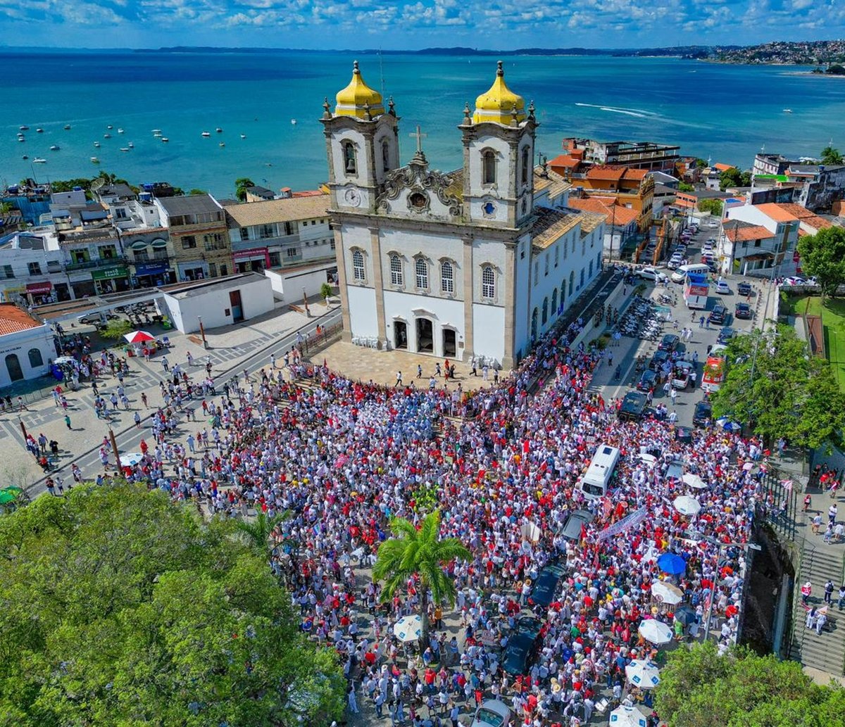 Carreata de Lula em Salvador leva multidão, entoa gritos contra Bolsonaro e tem onda de furtos; esposa de deputado foi vítima  